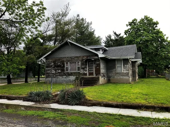 820 N 18th St, Herrin, IL 62948