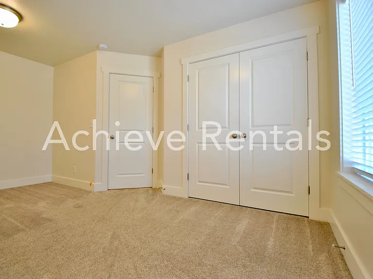 2038 N 380 E — Photo 9