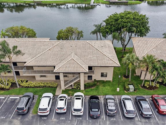 3rd image of 5501 Lakeside Drive #207