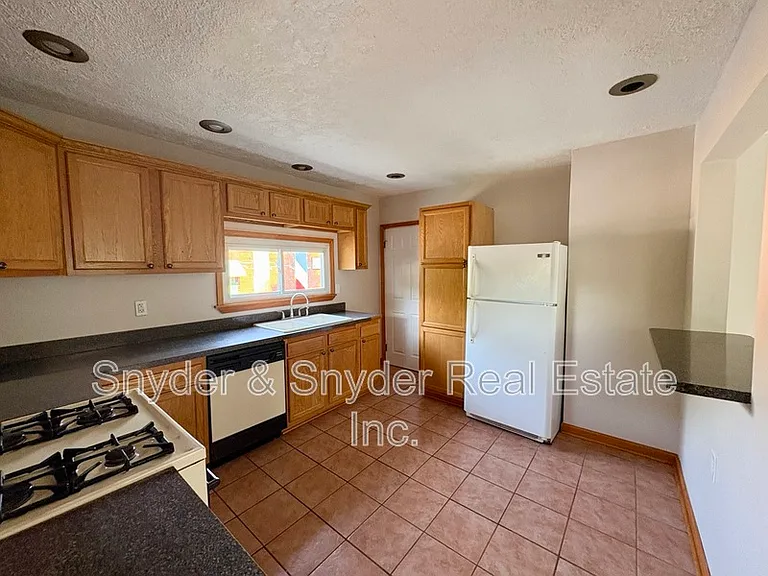 605 Sackett Ave — Photo 13