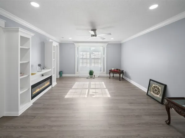 309 Gray St, Henderson, TX 75652