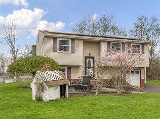 8111 Thurston Dr, Cicero, NY 13039