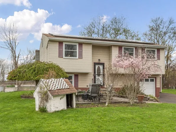 8111 Thurston Dr, Cicero, NY 13039