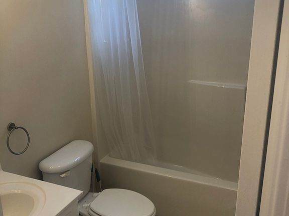 4th image of 48 Cherry Rd #1