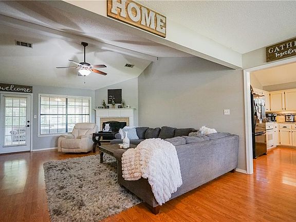 4th image of 1711 Somerset Way