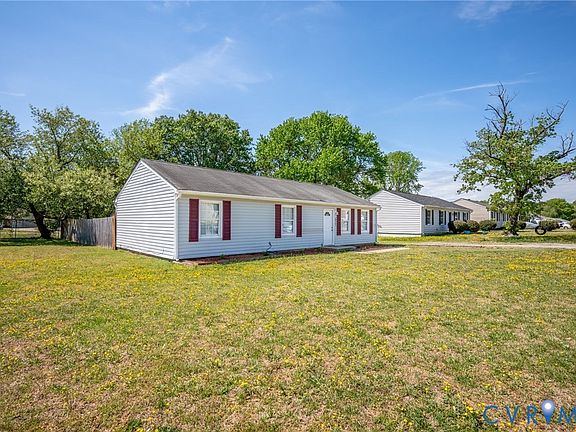 2nd image of 3902 Gloucester Dr