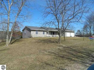 11281 E Hillis Rd, Riverdale, MI 48877