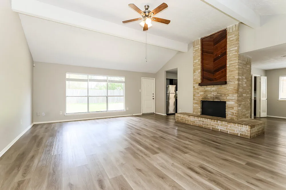 3 bed, 2.0 bath, 1656 sqft, $1,730 — Photo 4