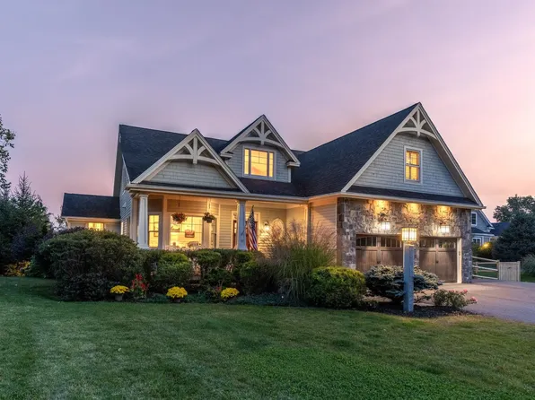 10 WINTERBERRY Drive, Dover, NH 03820