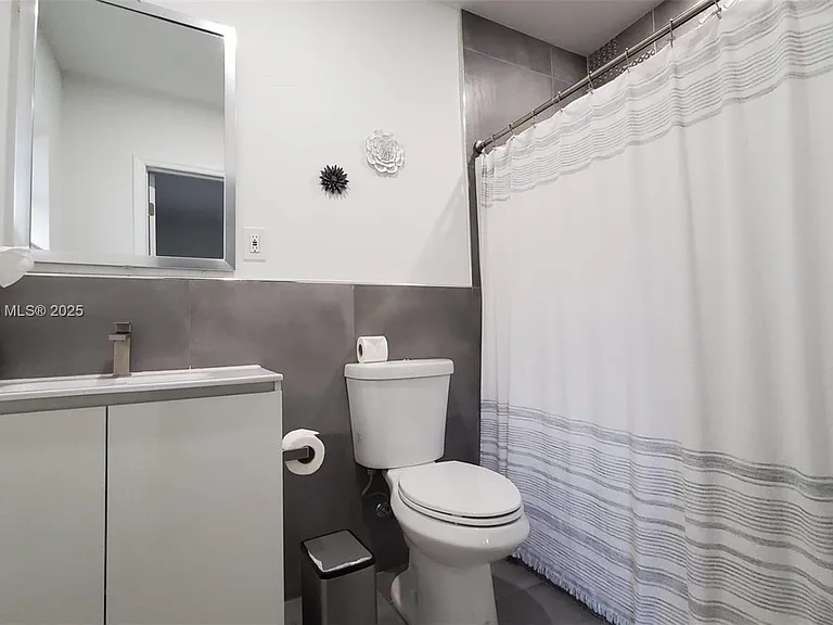 510 NE 66th St #1 — Photo 19
