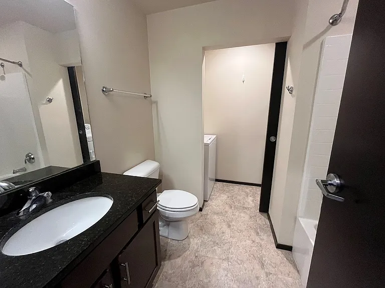 Galaxie High Rise Apartments — Photo 9
