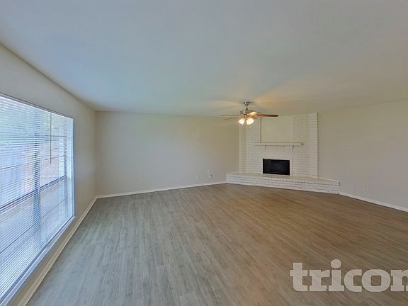 3rd image of 332 Rockcrest Dr