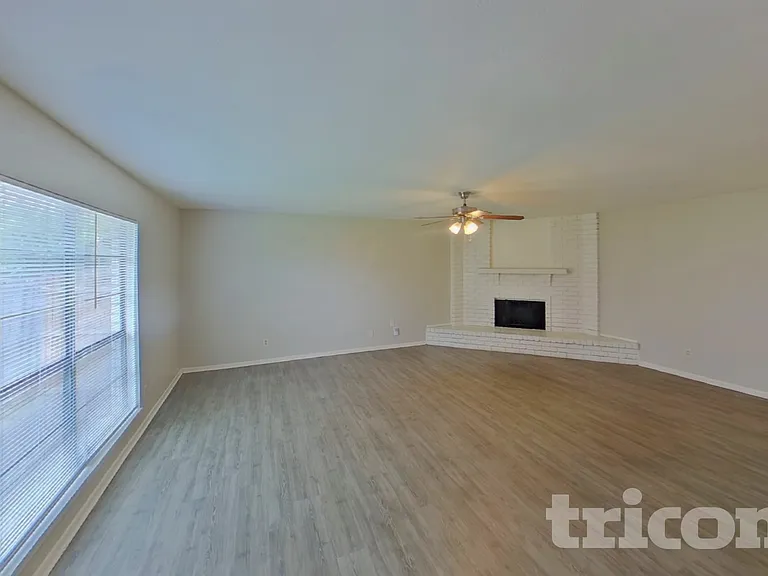 332 Rockcrest Dr — Photo 3