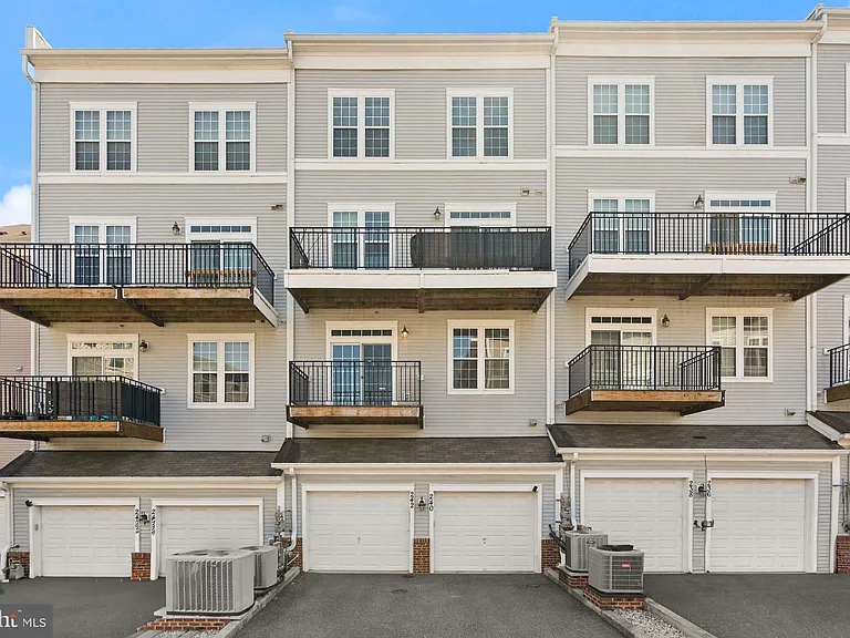 242 N Summit Ave #21 — Photo 54