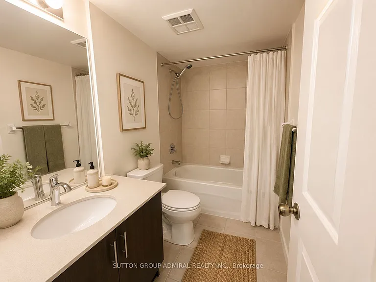 736 Bay St #403 — Photo 5