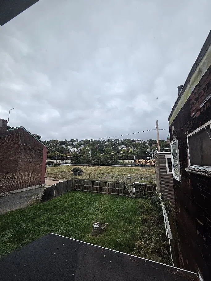 3 bed, 1000 sqft, $1,725 — Photo 3