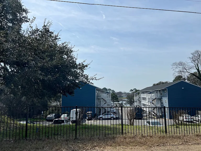 Pelican Dock Apartments — Photo 63