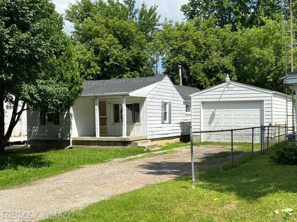 2069 Webber Ave, Burton, MI 48529