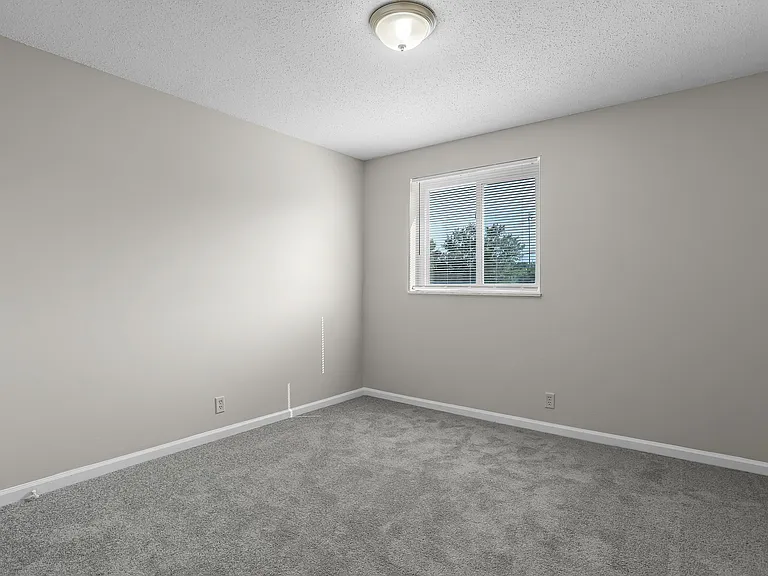 Bermuda Heights Apartments — Photo 13