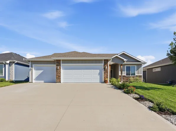 2608 E 26th Ter, Lawrence, KS 66046