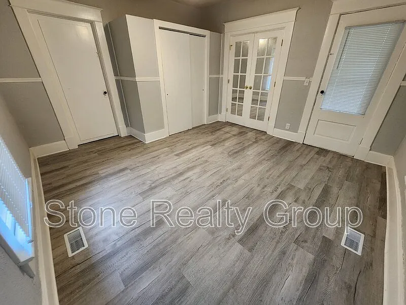 2 bed, 1.0 bath, $1,100 — Photo 4