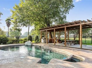 124 Meadowbrook Dr, Gretna, LA 70056