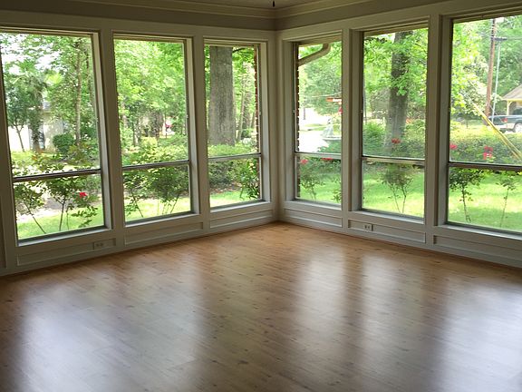 Living room - view of lake