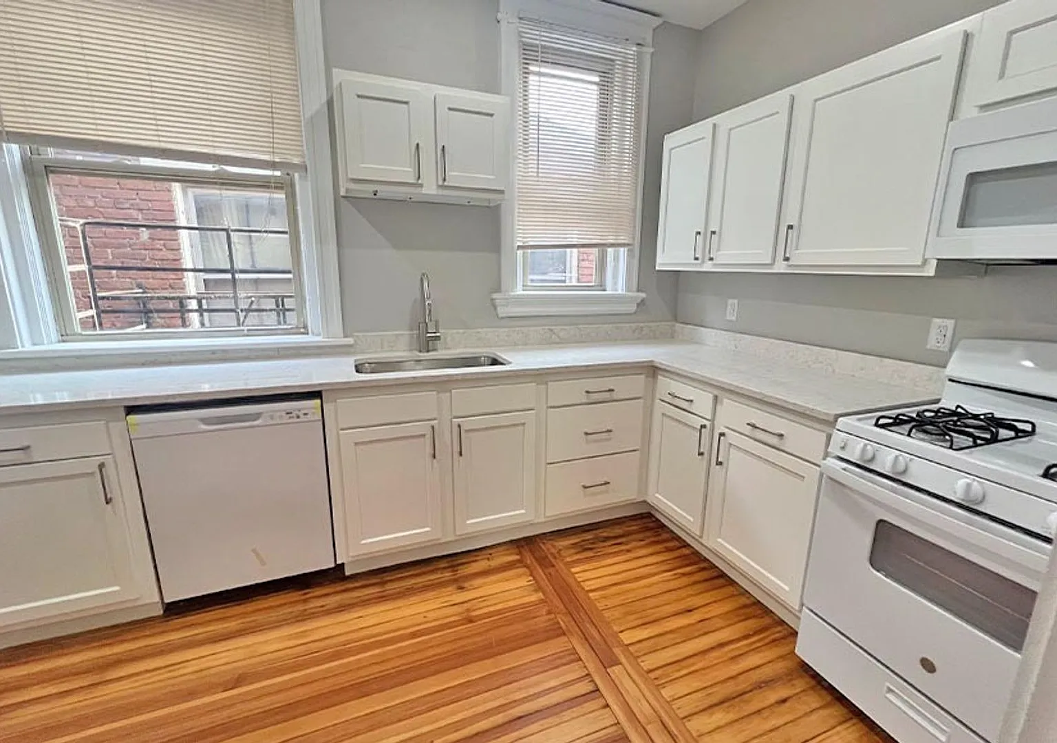 Jefferson 3227 — Photo 1