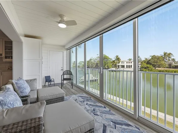 1910 Gulf Shore Blvd N APT 208, Naples, FL 34102