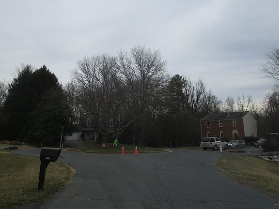 5th image of 6513 Farmingdale Ct