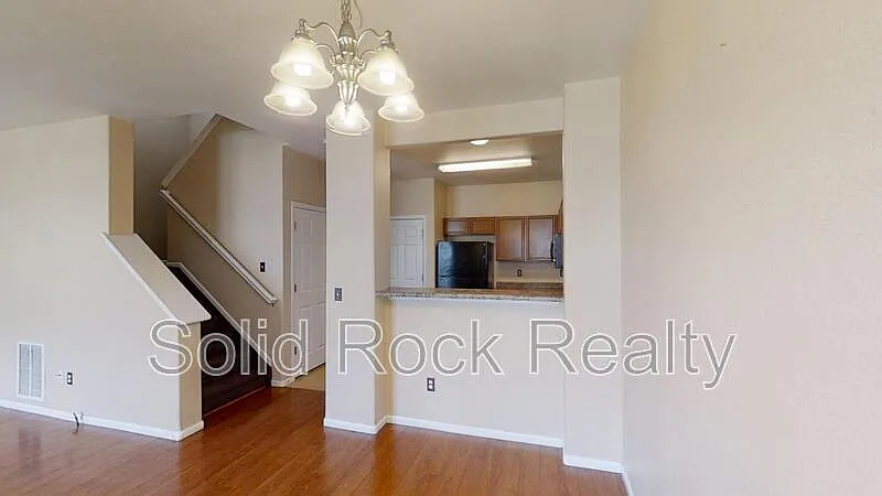 2 bed, 2.5 bath, 1396 sqft, $1,895 — Photo 4