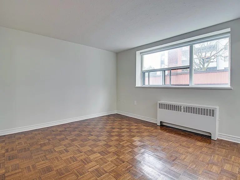 222 Wellesley St E — Photo 9