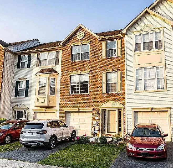 27 Carrick Ln
