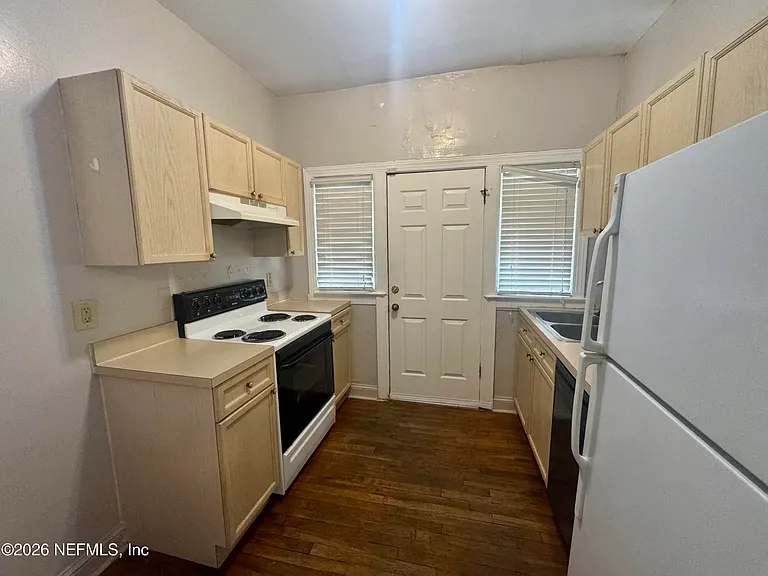 2504 Park St #6 — Photo 4