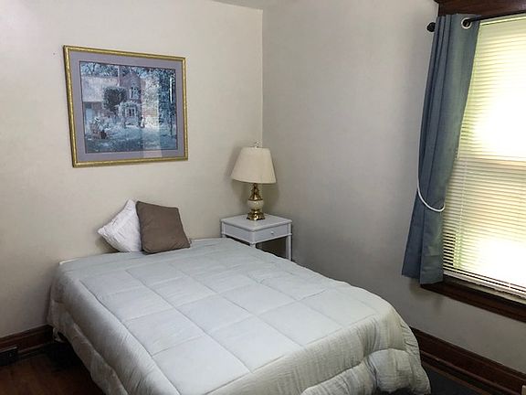 Full size bed. USB next to bed. Fresh sheets, comforter, new pillow.