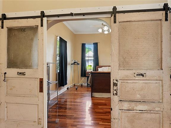 5th image of 827 Delachaise St