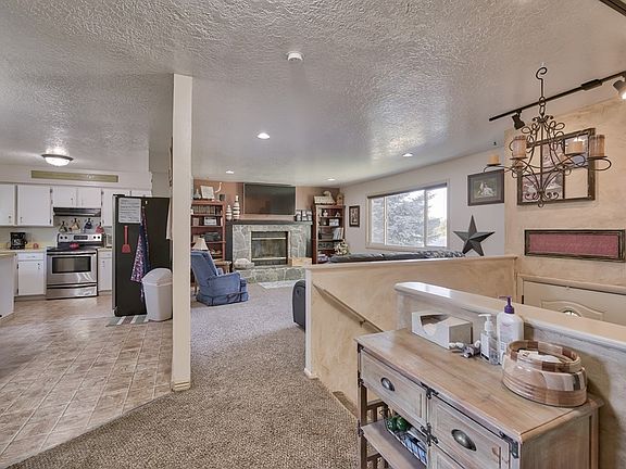 4th image of 5278 E Denning Ave