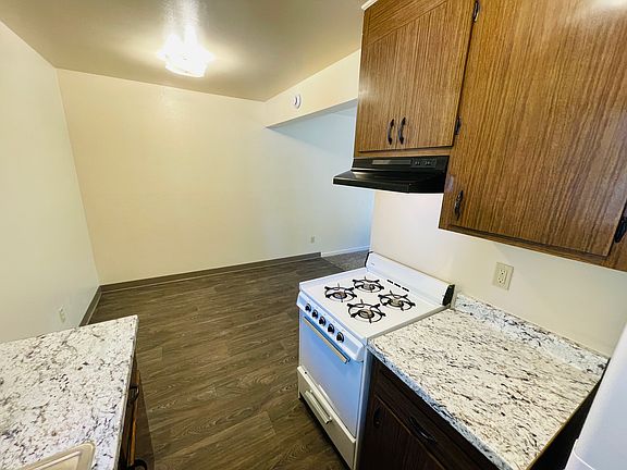 3rd image of 3754 Forest Ave #1