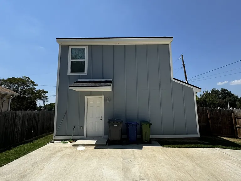 700 Hines Ave — Photo 3