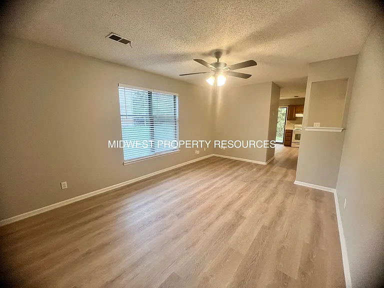 204 Sky Vue Dr #A — Photo 3