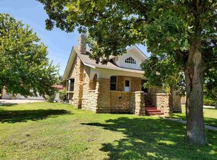 541 S 5th St, Herington, KS 67449