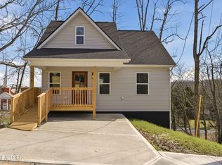 136 California Ave, Oak Ridge, TN 37830