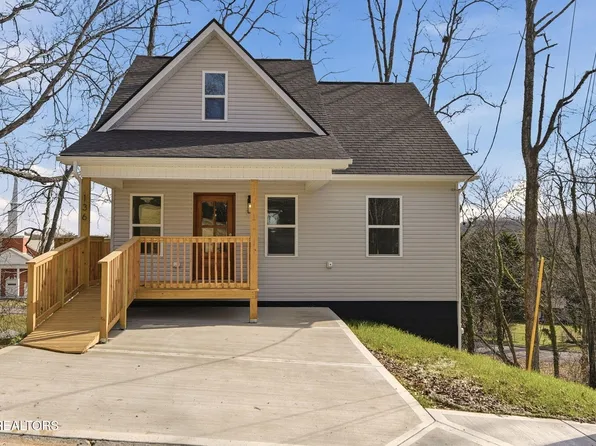 136 California Ave, Oak Ridge, TN 37830