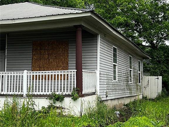 2nd image of 203 Forsyth St NE