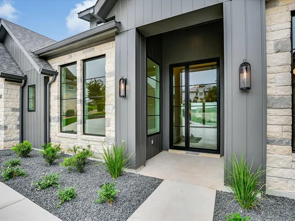 402 Sweet Grass Ln, Austin, TX 78738
