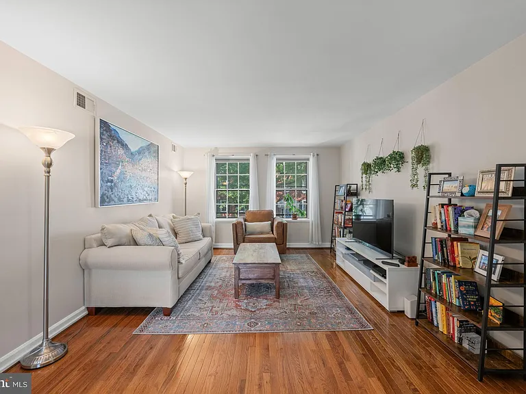 3050 S Buchanan St #B2 — Photo 3