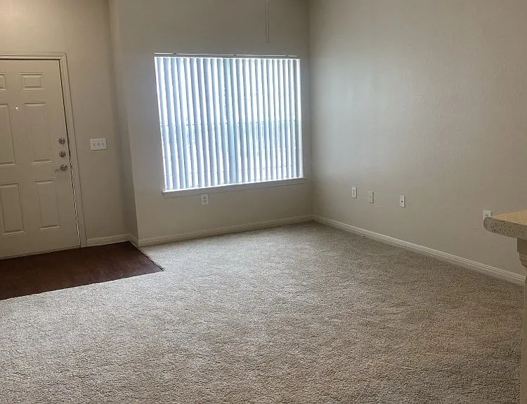 Westchester Woods Apartments — Photo 11