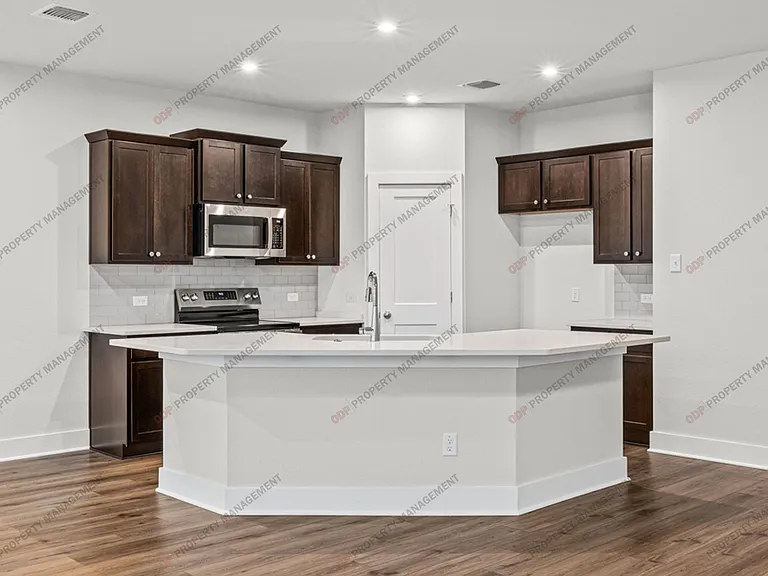 2717 Fox River Dr — Photo 11