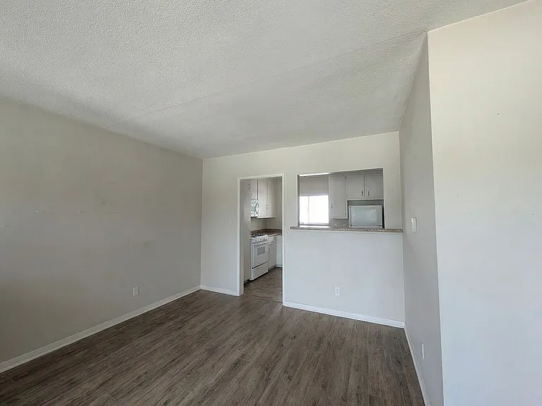 11936 Burbank Blvd — Photo 25
