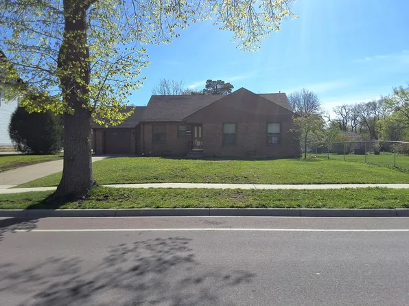 123 8th St SE, Waseca, MN 56093